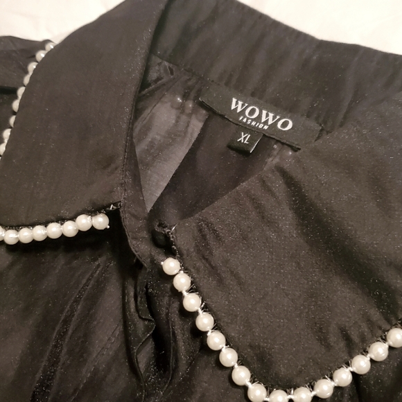 Pearls & Puff Sleeves - Picture 4 of 4